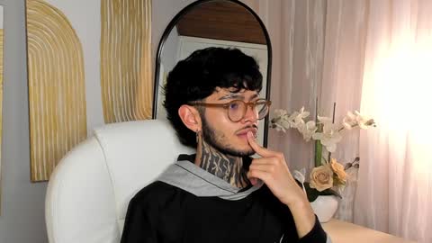 Snapshot of mihailleroy chatting on 4, 2, 2025 MIHAIL LEROY finally independent model online show from 4, 2, 2025