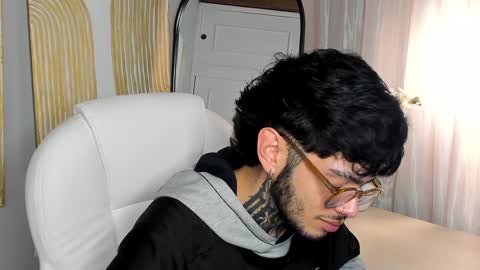 Snapshot of mihailleroy chatting on 5, 2, 2025 MIHAIL LEROY finally independent model online show from 5, 2, 2025