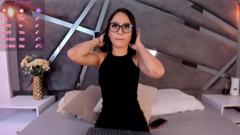 Mia  online show from 2, 10, 2025