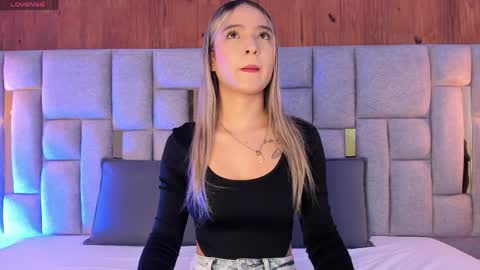 Snapshot of miia_reeves_ chatting on 28, 4, 2026 Mia online show from 28, 4, 2026