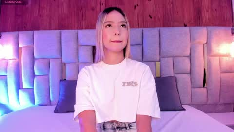 Snapshot of miia_reeves_ chatting on 16, 5, 2026 Mia online show from 16, 5, 2026
