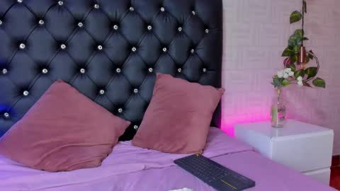 Mia online show from 6, 3, 2025