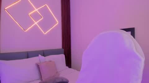 Mia  online show from 2, 3, 2026