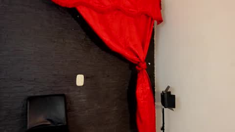 Snapshot of miiaah_kaliffa chatting on 2, 10, 2025 MELANIE online show from 2, 10, 2025