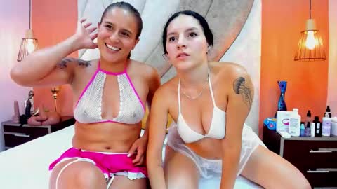 Mia y Zoe online show from 21, 10, 2025