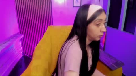 miilu  online show from 17, 4, 2026