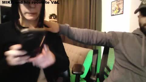 MIKE y VALKA online show from 8, 8, 2026