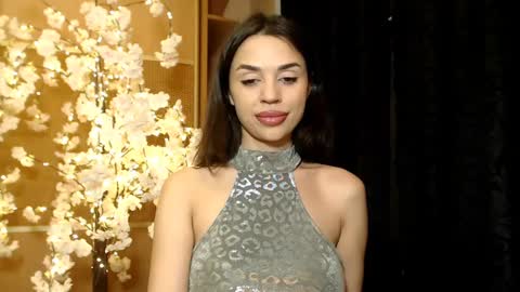 Mika online show from 23, 12, 2024