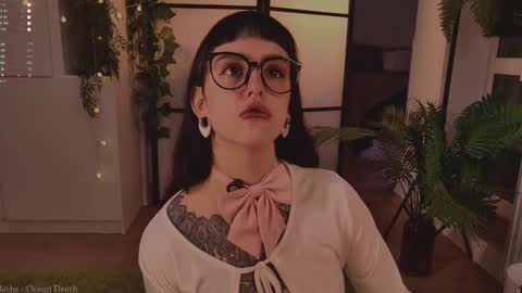 mika_moon_ online show from 13, 11, 2025