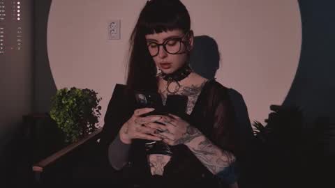 mika_moon_ online show from 2, 12, 2025