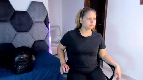 Mikaela blondie bigass online show from 15, 5, 2026