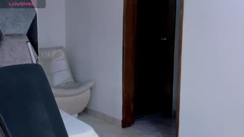 Mikaela blondie bigass online show from 22, 5, 2026
