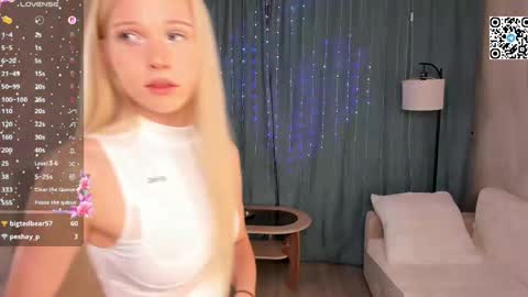 Snapshot of mikaelataron chatting on 20, 4, 2026 Angel girl online show from 20, 4, 2026