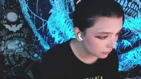 Snapshot of mikaskullcs chatting on 8, 7, 2026 Mika online show from 8, 7, 2026