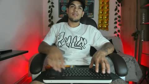 mikee_scooth online show from 8, 1, 2025