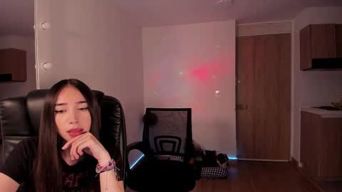 Snapshot of mikeyvioleta chatting on 14, 10, 2025 VIOLETAMIKE online show from 14, 10, 2025