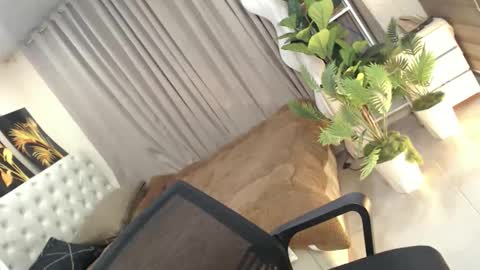 Theresa Luna online show from 11, 4, 2026