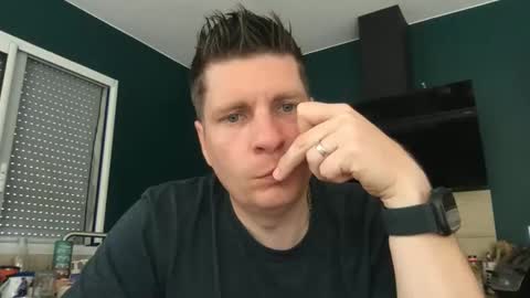 Snapshot of miklp8463 chatting on 28, 4, 2026 miklp8463 online show from 28, 4, 2026