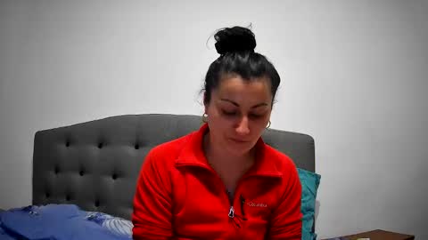 Mikyloveu online show from 24, 2, 2025