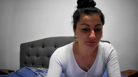 Mikyloveu online show from 3, 3, 2025