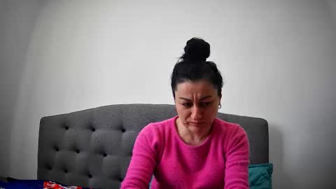 Mikyloveu online show from 16, 4, 2026