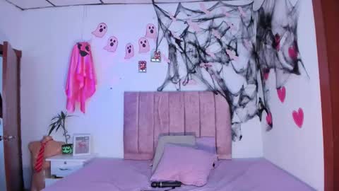 mila_1wood online show from 20, 10, 2025