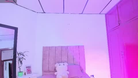 mila_1wood online show from 18, 7, 2026