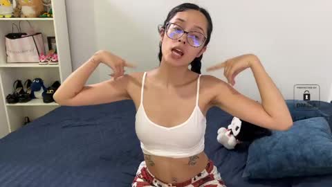Snapshot of mila_2315 chatting on 22, 4, 2026 Mila and albert online show from 22, 4, 2026