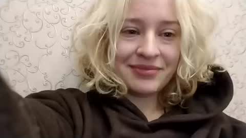 Snapshot of mila_420 chatting on 10, 9, 2025 Mila 420 online show from 10, 9, 2025