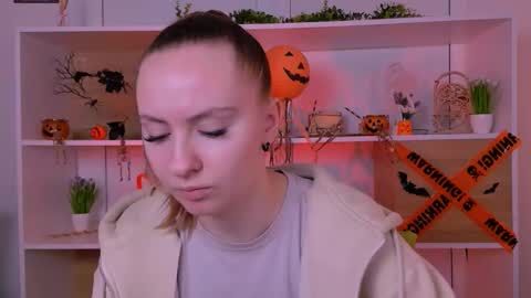 mila_glow online show from 3, 11, 2025