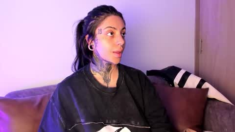     online show from 26, 10, 2025