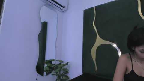 Snapshot of mila_petiteasm chatting on 1, 7, 2026 mila_petiteasm online show from 1, 7, 2026