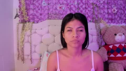 Snapshot of mila_rey25_ chatting on 31, 3, 2026 laura online show from 31, 3, 2026