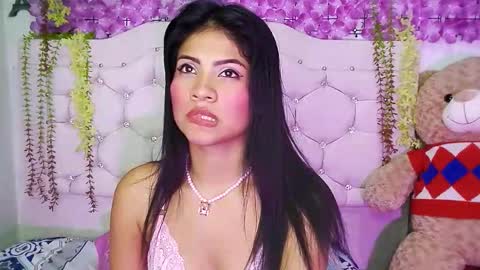 Snapshot of mila_rey25_ chatting on 6, 4, 2026 laura online show from 6, 4, 2026