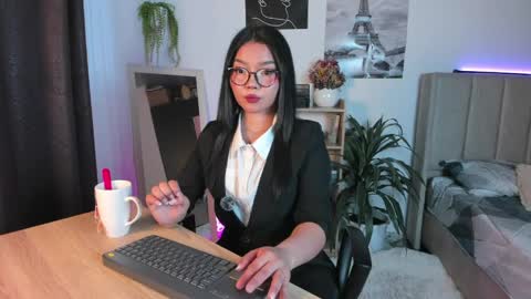 Snapshot of mila_shay chatting on 19, 5, 2026 Mila online show from 19, 5, 2026