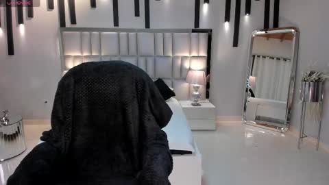Snapshot of milacoleman chatting on 28, 4, 2026 Mila online show from 28, 4, 2026