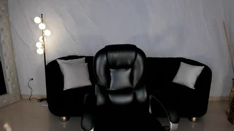Snapshot of milacoleman chatting on 29, 4, 2026 Mila online show from 29, 4, 2026