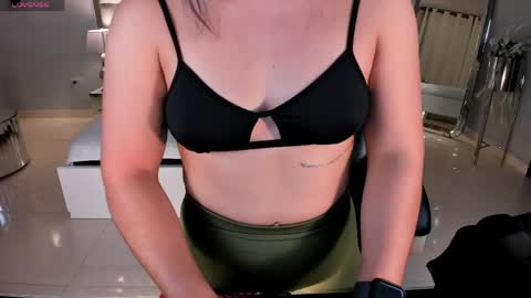 Snapshot of milacoleman chatting on 2, 5, 2026 Mila online show from 2, 5, 2026