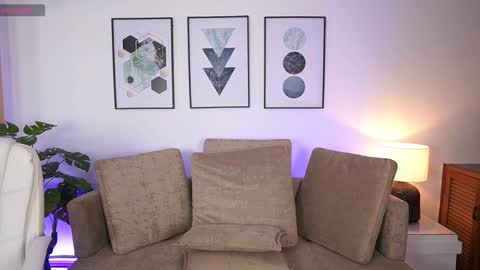 milacrave online show from 9, 9, 2025