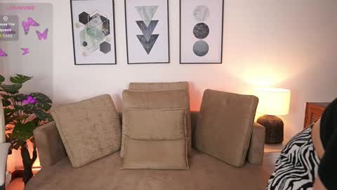 milacrave online show from 17, 9, 2025