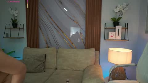 milacrave online show from 2, 10, 2025