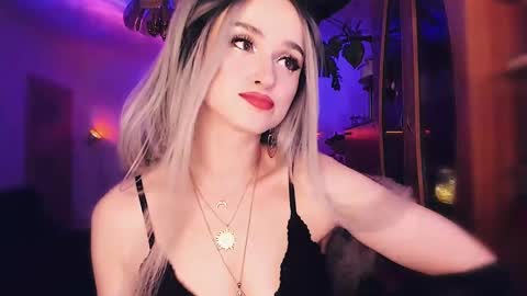 Snapshot of miladyjolie chatting on 4, 3, 2025 MiladyJolie online show from 4, 3, 2025