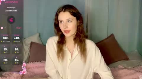 Snapshot of milaelin chatting on 25, 6, 2026 Mila online show from 25, 6, 2026