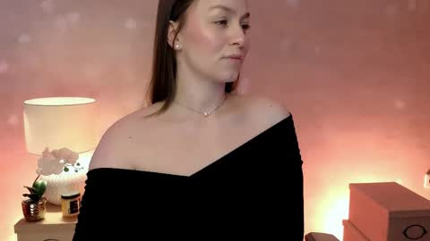 Mila Fleur online show from 7, 5, 2026