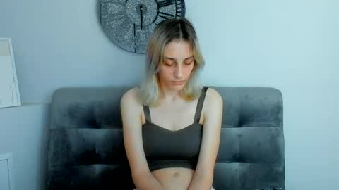 Snapshot of milaglow chatting on 19, 6, 2026 MilaGlow online show from 19, 6, 2026