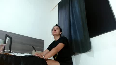 Snapshot of milahot23 chatting on 12, 1, 2025 mila online show from 12, 1, 2025