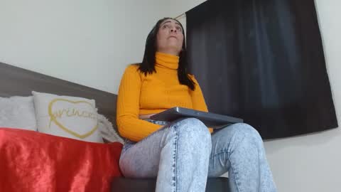 Snapshot of milahot23 chatting on 11, 2, 2025 mila online show from 11, 2, 2025
