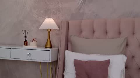 Snapshot of milaleoneli chatting on 13, 7, 2026 milaleoneli online show from 13, 7, 2026