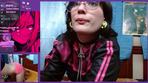Snapshot of milalunala chatting on 24, 2, 2025 Mila-Lunala online show from 24, 2, 2025