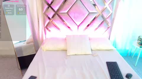 Snapshot of milamonroexx chatting on 16, 7, 2026 MilaMonroeXX online show from 16, 7, 2026